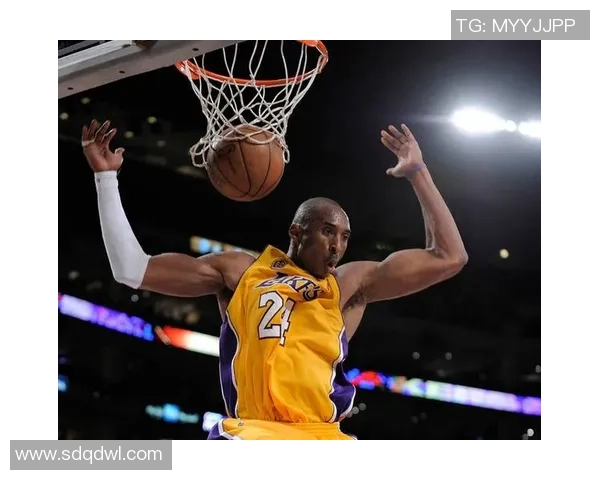 科比与足球巨星对话：篮球与足球的传奇碰撞与跨界合作探讨