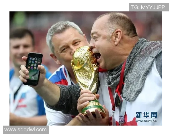 足球明星卡拍卖市场兴起 球迷收藏热潮掀起新风暴