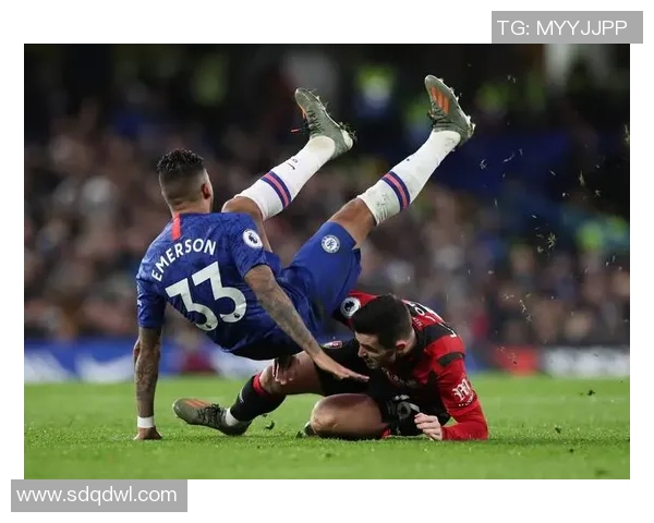 踢足球时充满亢奋激情的球星们如何激发赛场能量并带动全队士气 踢足球时充满亢奋激情的球星们如何激发赛场能量并带动全队士气