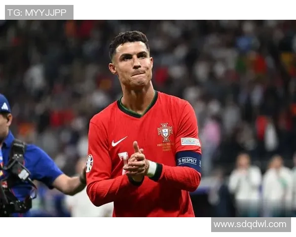 足球球星突发重病引关注 医疗团队全力抢救全世界为其祈祷