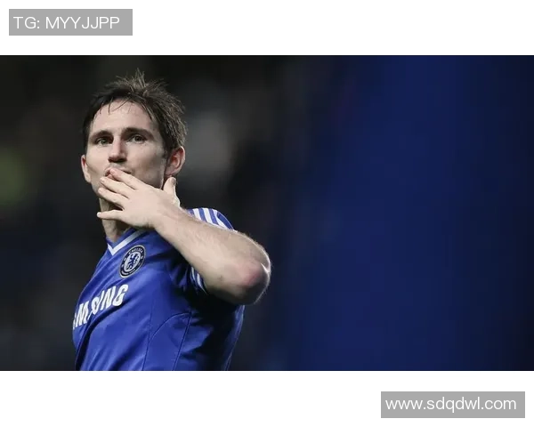 球星足球巨星的崛起与传奇之路：从绿茵场到全球巅峰的奋斗历程